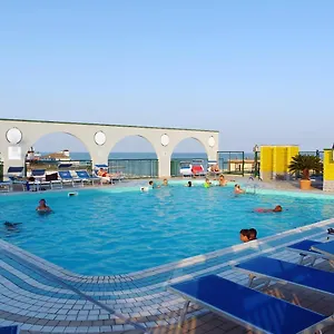 Appartamento Diffuso The Luxury 4s - The Are Located In Various Tourist Village And But Always In - Pet Friendly - Family - With Or Without Swimming Pool - With Breakfast With Supplement - With Private Parking Inside, Caorle